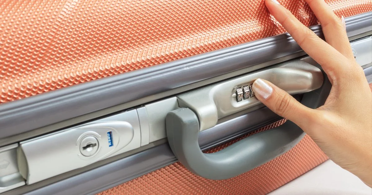 Vous avez oublié le code de votre valise ? Voici comment l'ouvrir facilement !